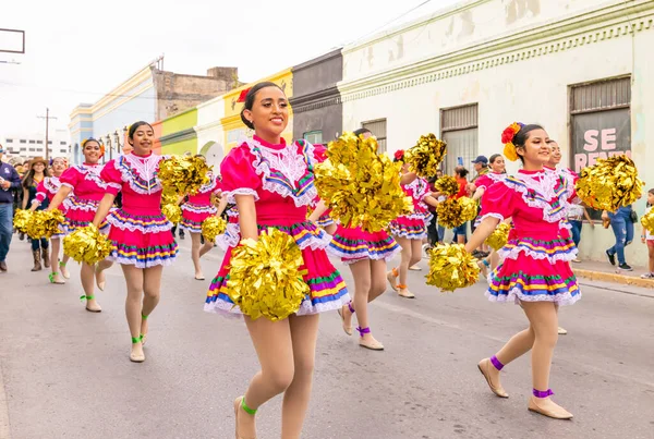 Matamoros Tamaulipas México Febrero 2023 Desfile Fiestas Mexicanas Animadoras Banda —  Fotos de Stock