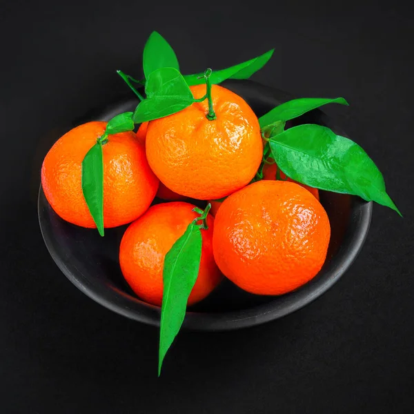 Fresh Mandarin Oranges Fruit Tangerines Leaves Black Background Copyspace Fresh — Stock Photo, Image