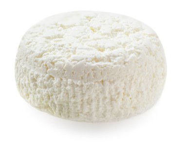 Beyaz arka planda izole edilmiş süzme peynir. Taze süzme peynir (lor peyniri veya süt), kaymaklı süt ve günlük ürünüdür. Kapat şunu.