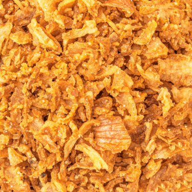 Kıtır kıtır kızarmış soğan, dokulu arka plan olarak. Kızarmış soğan, kızarmış soğan. 