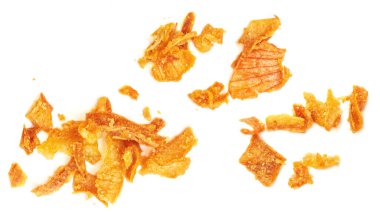 Beyaz arka planda izole edilmiş kızarmış soğan. Kurutulmuş kızarmış soğan. Düz la