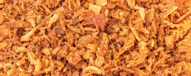 Kızarmış soğan dokusu. Kızarmış karamelli soğan gevreğiyle birlikte yemek arkaplanı. Desen