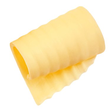 Tereyağı kıvırcığı beyaz arka planda izole bir şekilde sarılmış. Taze tereyağı, bükülmüş. Günlük Prodüksiyonu