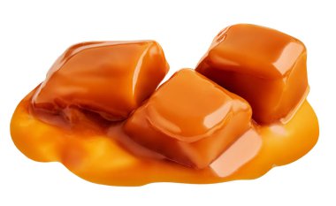 Karamel izole edildi. Beyaz arka planda izole edilmiş akıcı soslu karamel. İpeksi erimiş karamel parçaları 