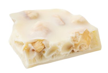 Beyaz arka planda izole edilmiş beyaz çikolata parçası. Fındıklı, beyaz, çikolatalı, üstten, düz.