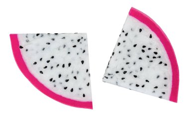Pitaya izole edilmiş dilimler. Beyaz arka planda ejderha meyvesi parçaları. Tropik meyveli Papaya yakın çekim. Paket tasarım elemanı. Üst Manzara. Düz yatıyordu.
