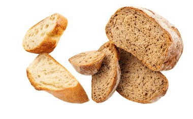 Uçan ekmek dilimleri izole edildi. Beyaz arka planda kepekli buğday ekmeği dilimleri ile dağınık ekmek patlaması.