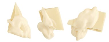 Beyaz üzerinde erimiş çikolata kreması olan beyaz çikolata parçaları. Kırık beyaz çikolata parçaları. Paket tasarımı için ayarlandı. Tahsilat. Paket tasarım elementi