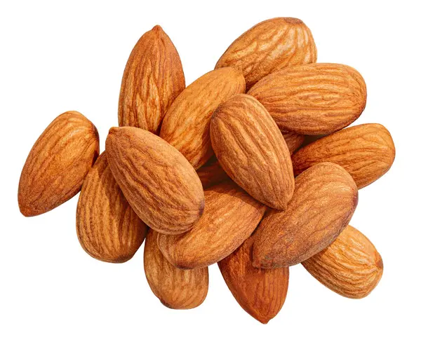 Beyaz arkaplanda çiğ badem izole edilmiş. Kahverengi kabuklu badem fıstığı yığını. Badem Üst Manzara. Düz yatıyordu. Paket tasarım elementi