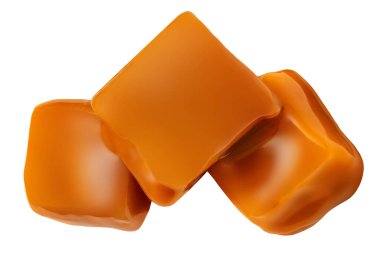 Eriyen karamelli şeker küpleri beyaz arka planda izole edilmiş karamel sosuyla kaplı. Erimiş karamelli karamel parçaları. Paket tasarım elementi