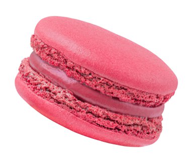 Uçan kirazlı kurabiye beyaz arka planda izole edilmiş. Düşen kırmızı Fransız kurabiyeleri pasta ya da kurabiye