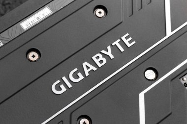 Bilgisayar grafik kartı Gigabyte, logolu profesyonel video kartı. Kyiv, Ukrayna - 24 Mayıs 2023