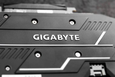 Bilgisayar grafik kartı Gigabyte, logolu profesyonel video kartı. Kyiv, Ukrayna - 24 Mayıs 2023