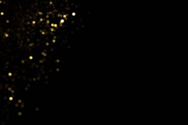 Siyah arka planda altın bulanık bokeh ışıkları. Kutlamak için ışıldayan yıldızlar. Tasarımınız için üstüste