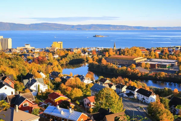 Gün Batımında Trondheim Yakınlarındaki Trondheim Fiyordunda Munkholmen Adasının Hava Manzarası — Stok fotoğraf