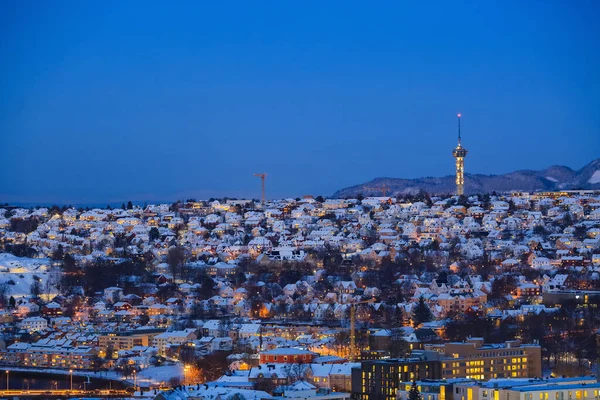 Baharda Yağan Kardan Sonraki Alacakaranlıkta Norveç Şehri Trondheim Hava Manzarası — Stok fotoğraf