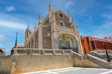 İspanya'nın başkenti Madrid'de Roma Katolik kilisesi San Jeronimo el Real 