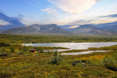 Tovatna Gölü Norveç 'in Trollheimen bölgesinde yer almaktadır.