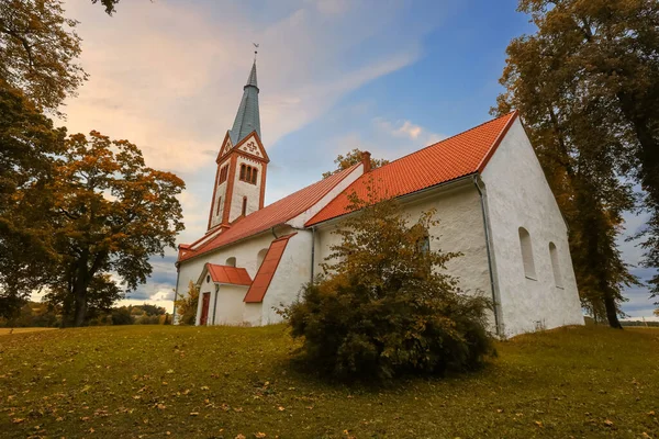 Krimulda Lutheran kilisesi Letonya 'nın en eski kiliselerinden biri olarak görülüyor. 13. yüzyılın başlarında, Kubesele toprakları fethedildikten kısa bir süre sonra inşa edildi. Gaujas Milli Parkı 'nda..