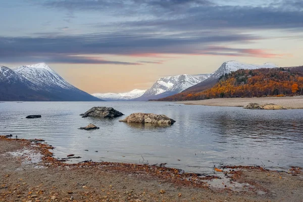 Autumn Lake Gjevillvatnet Located Troendelag County Mountains Area Trollheimen Norway — Stock Photo, Image