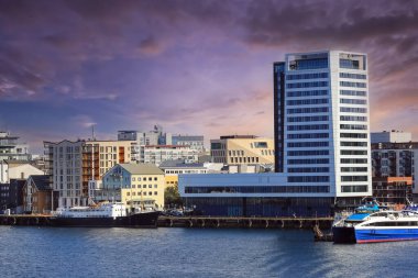 Norveç 'in Bodoe kentindeki limandaki binalar