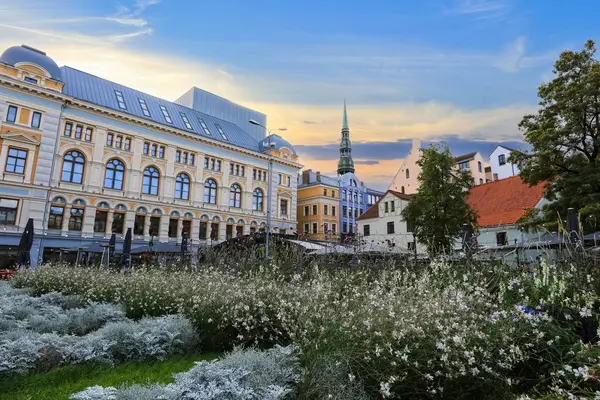 View Livu Square Old Town Capital Riga Latvia 로열티 프리 스톡 이미지