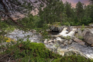Norveç 'in Troendelag ilçesindeki Verdal belediyesinden akan Inna nehrinde akarsu.