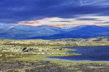 Norveç 'in Troendelag ilçesindeki Innerdalen (Innset) dağlarının hava manzarası