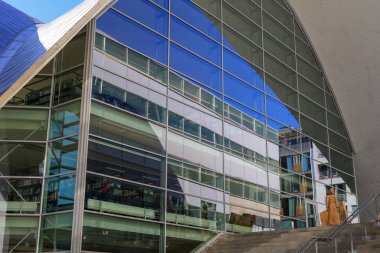 Tromsoe Norveç 07 / 31 / 2023: Ana kütüphane binası şehrin merkezindeki Fokuskvartalet bölgesinde bulunuyor.