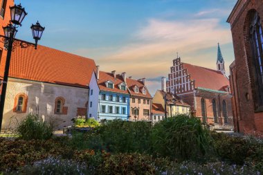 Başkent Riga, Letonya 'daki tarihi şehir merkezindeki St. John Kilisesi' nin mimari simgesi