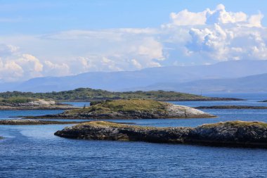 Norveç şehri Bodoe yakınlarındaki Vestfjorden ve Saltfjorden manzarası