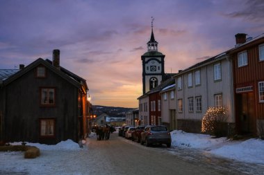  The  street with old timber church in the norwegian town Roeros (UNESCO World Heritage Site), decorated for Advent and Christmas clipart