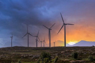 Norveç 'in Aure belediyesindeki Smoela Rüzgar Parkı' nda rüzgar türbinleri