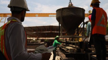 Ev beton blok yıkımı, ev yapımı.