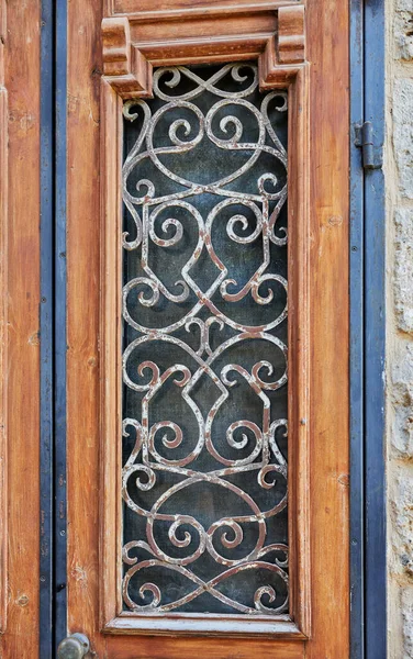 Eski Jaffa Demir Parmaklıklı Ahşap Kapı — Stok fotoğraf