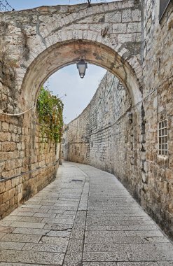 Yahudi Mahallesi, Jerusalem eski dar sokakta. İsrail. Eski renk görüntü stili fotoğraf.