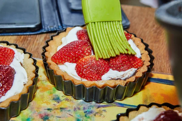 Manufacturing Process Cream Pie Chocolate Strawberries French Recipe — Stockfoto