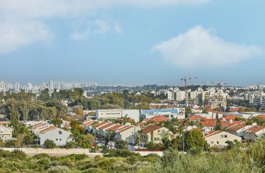 Yeni kentsel alan ve şehir parkının yanına yeni evler inşa ediliyor..
