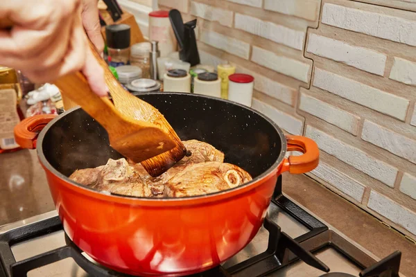 Sizzling Home Cooked Beef Cortes Suculentos Queimados Perfeição Fogão Gás — Fotografia de Stock
