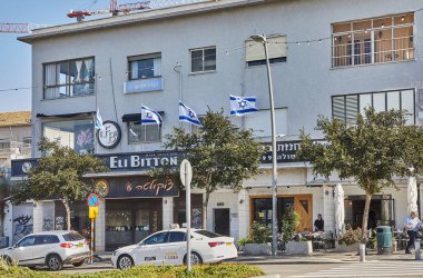 Hayfa, İsrail - 22 Ekim 2023: Carmel ilçesindeki Hayfa kentinin sokakları ve kafeleri.