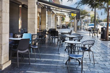 Hayfa, İsrail - 22 Ekim 2023: Carmel ilçesindeki Hayfa kentinin sokakları ve kafeleri.