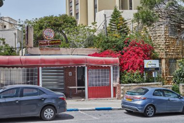 Hayfa, İsrail - 20 Nisan 2024: Carmel bölgesindeki Hayfa caddeleri, kafeleri ve otelleri.