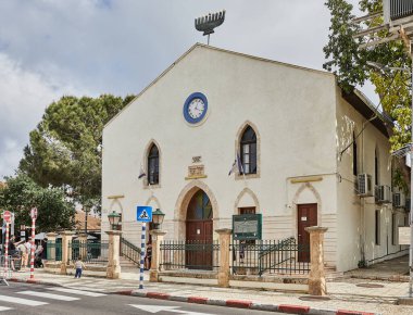 Zikhron Ya 'akov, İsrail - 4, 2024: Zichron Yaakov sinagogu Baron Edmond James de Rothschild' in babasının anısına - Jacob Mayer