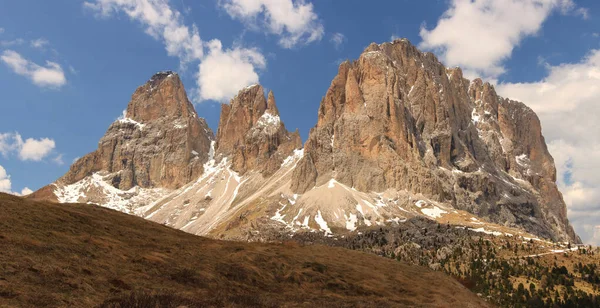 Klasik Dolomitler 'in dağ manzarası. Mountaun: Punta Grohmann - Grohmannspitzecation: Selva di Val Gardena, Özerk Bolzano Eyaleti, Güney Tyrol, İtalya