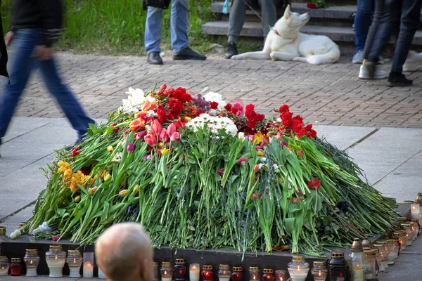 Празднование Мая Дня Победы Вильнюсе Литва Антакальнио Кладбище Большим Количеством — стоковое фото