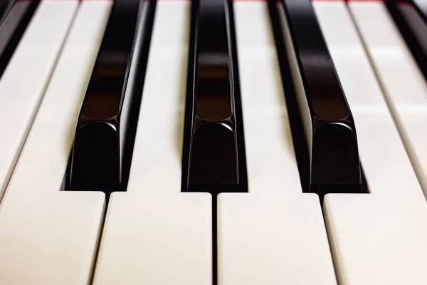 Clavier Piano Touches Blanches Noires Close Front View Photographie Images De Stock Libres De Droits