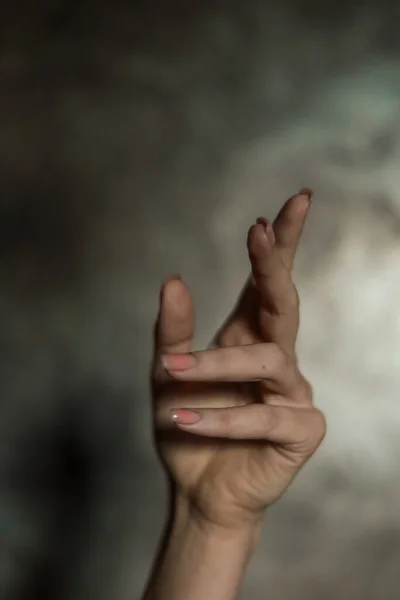Close Uma Bela Mão Feminina Com Uma Manicure Unha Simples — Fotografia de Stock