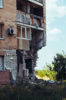 2022 Rus istilası Ukrayna 'nın bombalanan binası Ukrayna' nın Rus saldırısını yok etti. Rusya 'ya yapılan füze saldırısı Ukrayna savaş tahrip binası yıkıldı Kharkiv yıkıldı