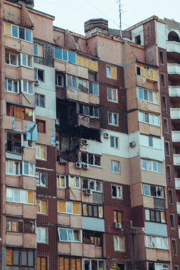 2022 Rus istilası Ukrayna 'nın bombalanan binası Ukrayna' nın Rus saldırısını yok etti. Rusya 'ya yapılan füze saldırısı Ukrayna savaş tahrip binası yıkıldı Kharkiv yıkıldı