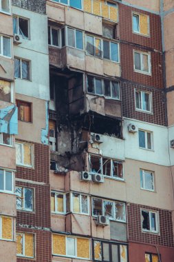 2022 Rus istilası Ukrayna 'nın bombalanan binası Ukrayna' nın Rus saldırısını yok etti. Rusya 'ya yapılan füze saldırısı Ukrayna savaş tahrip binası yıkıldı Kharkiv yıkıldı